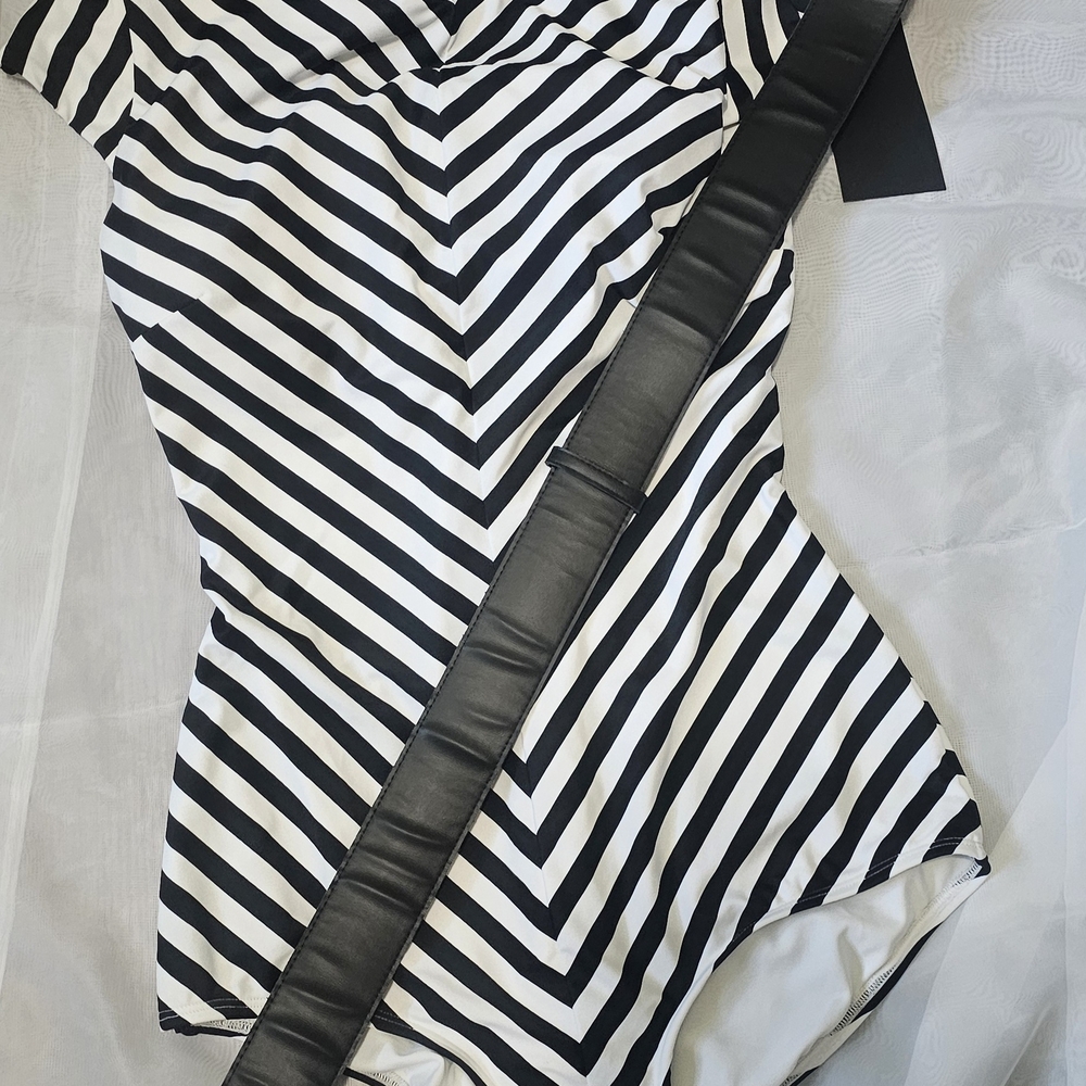 La Femme Betelgeuse Swimsuit - Picture 11 of 14